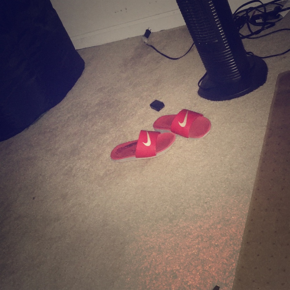 Boys NIKE slides size 4 boys